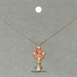 Vintage Cameo Pendant Necklace