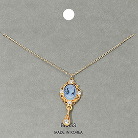 Vintage Cameo Pendant Necklace